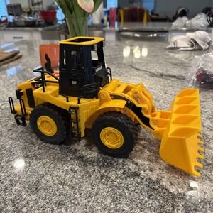 CAT Caterpillar‎ Bulldozer Construction Vehicle moves Sounds Lights Works 12"L